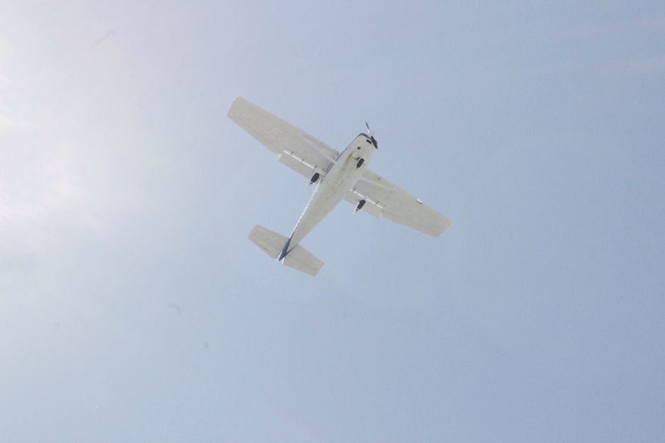 Single engine training aircraft in flight over Florida on a clear day.